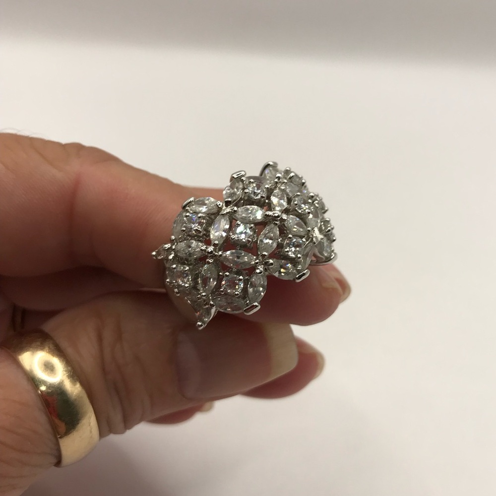 Silver-Tone & Glass Rhinestones Cocktail Ring - Picture 3 of 8